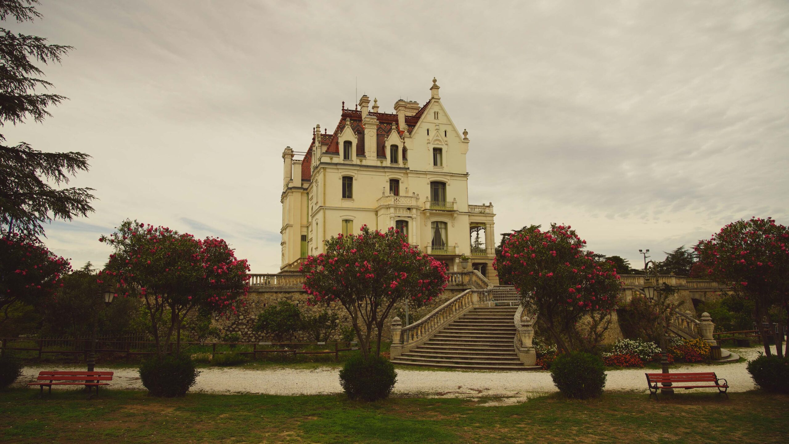 Chateau-Valmy-02